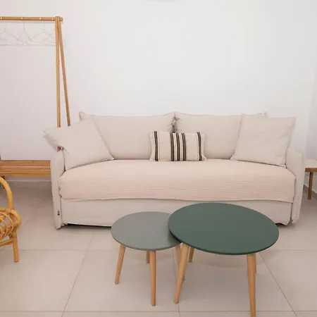 Elia Apartment *